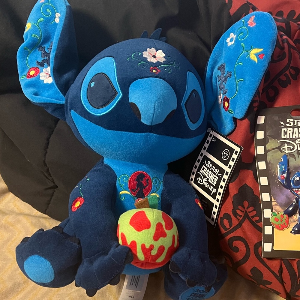 Stitch crashes Disney snow white